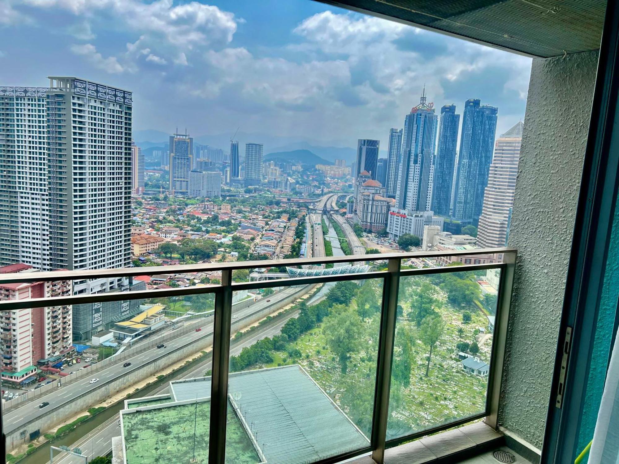 Summer Suites Klcc By Whollmark Kuala Lumpur Exterior photo