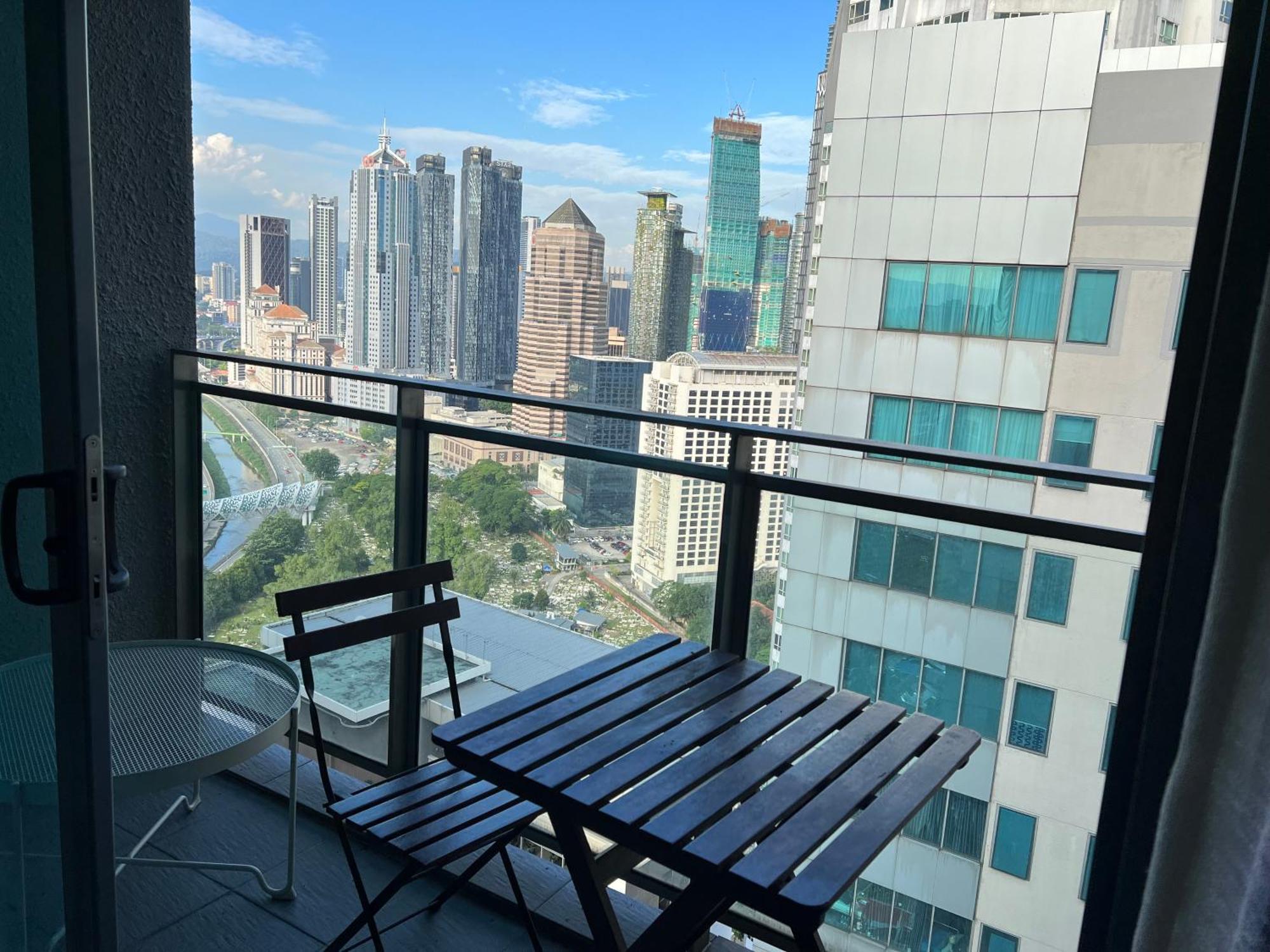 Summer Suites Klcc By Whollmark Kuala Lumpur Exterior photo